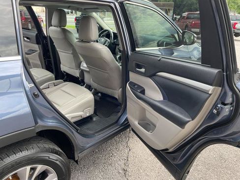 Used 2015 Toyota Highlander XLE AWD/4WD image 25