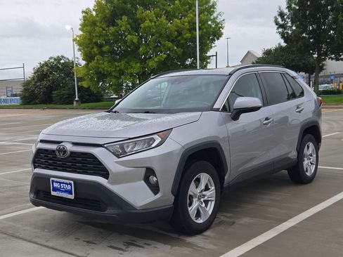 Used 2021 Toyota RAV4 XLE w/ Convenience Package FWD image 8