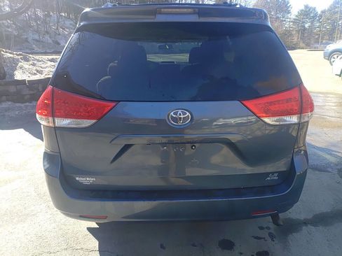 Used 2013 Toyota Sienna LE w/ Towing Pkg image 6