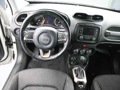 Used 2017 Jeep Renegade Latitude AWD/4WD image 22