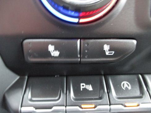 Used 2021 Chevrolet Silverado 1500 LT Trail Boss w/ Convenience Package II image 17