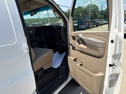 Used 2013 Chevrolet Express 2500 RWD image 32