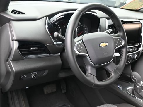 Used 2023 Chevrolet Traverse LT image 15