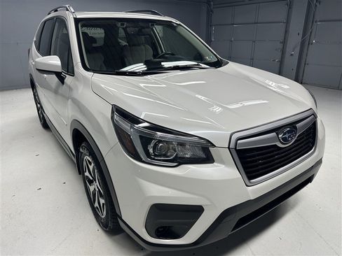 Used 2020 Subaru Forester Premium AWD/4WD image 9