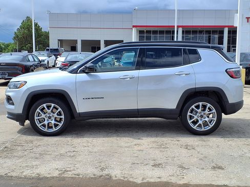 Used 2025 Jeep Compass Limited AWD/4WD image 6