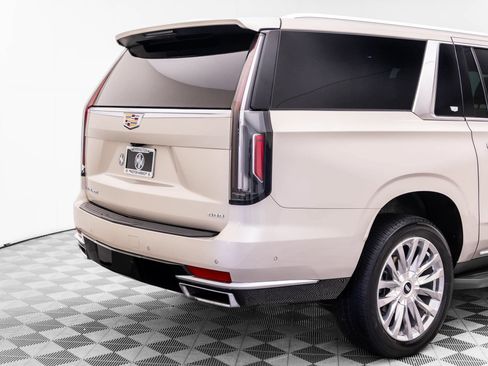 Used 2023 Cadillac Escalade ESV Premium Luxury AWD/4WD image 35