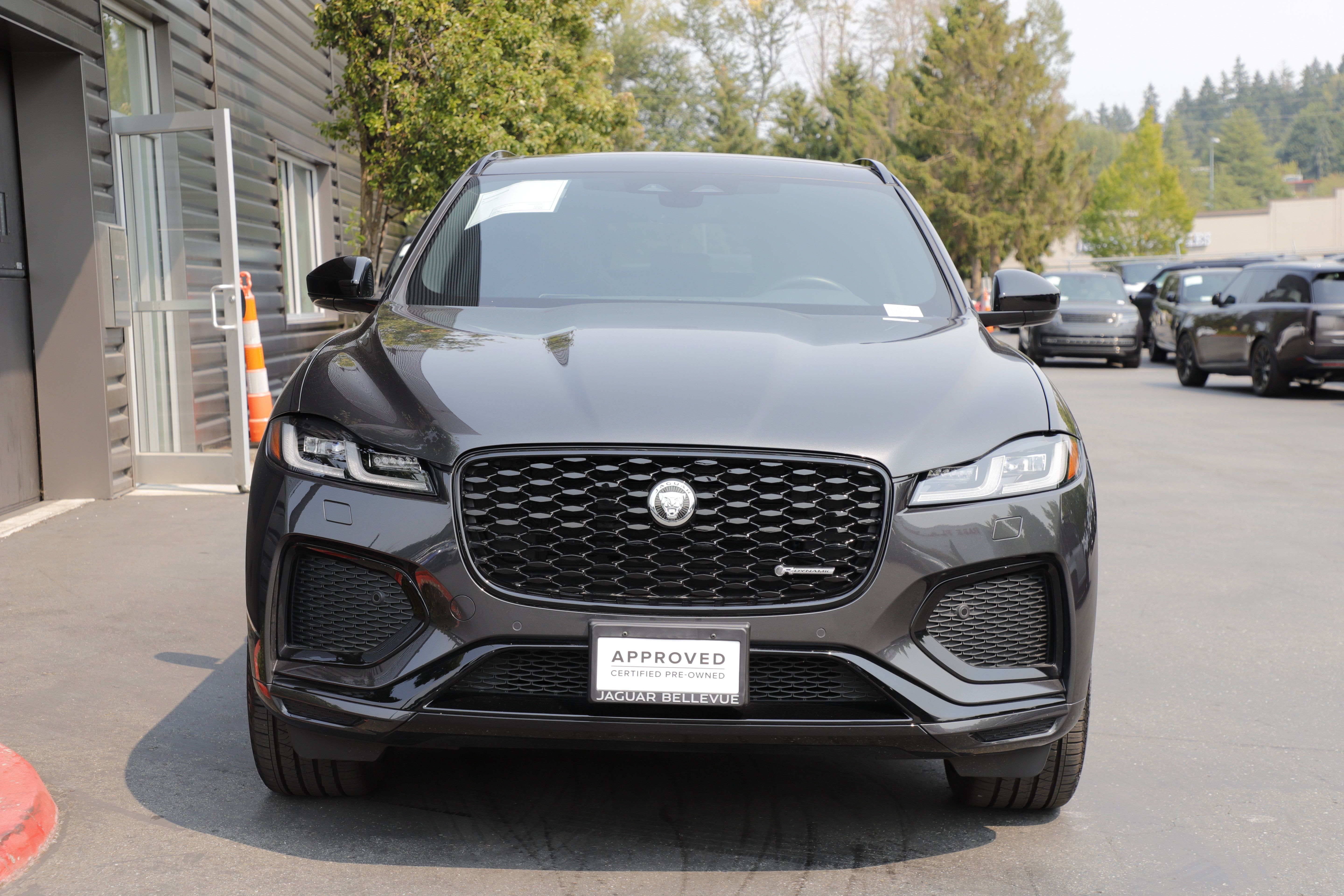 Certified 2025 Jaguar F-PACE R-Dynamic S AWD/4WD image 4