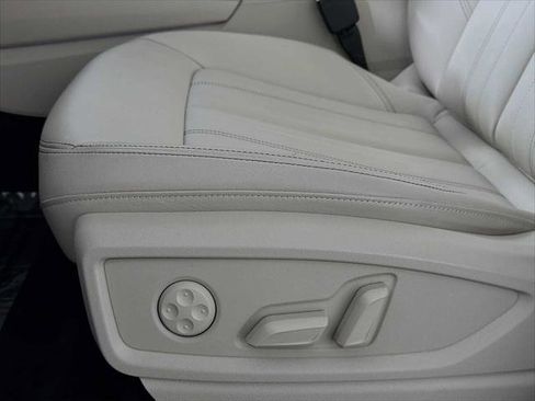 Certified 2025 Audi Q5 2.0T Premium Plus w/ Premium Plus Package image 18