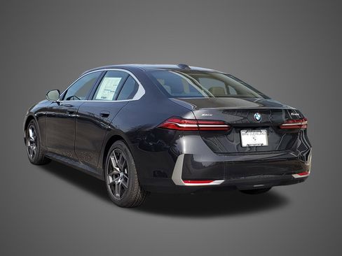 New 2026 BMW 540i xDrive w/ Premium Package image 8