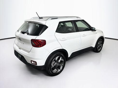 Used 2025 Hyundai Venue SEL FWD image 9