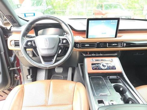 Used 2023 Lincoln Aviator Reserve w/ Equipment Group 201A image 8