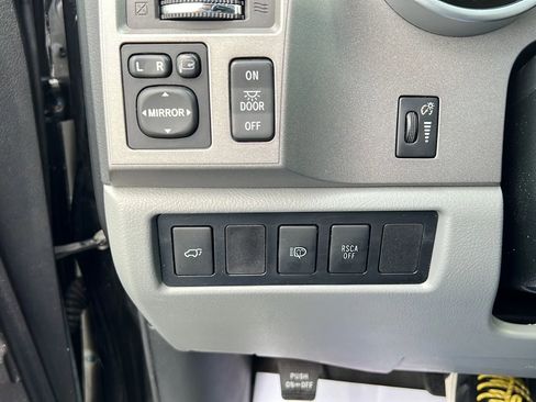 Used 2010 Toyota Sequoia Limited image 31