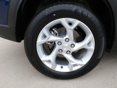 Used 2024 Chevrolet Trax LS w/ LS Convenience Package FWD image 8