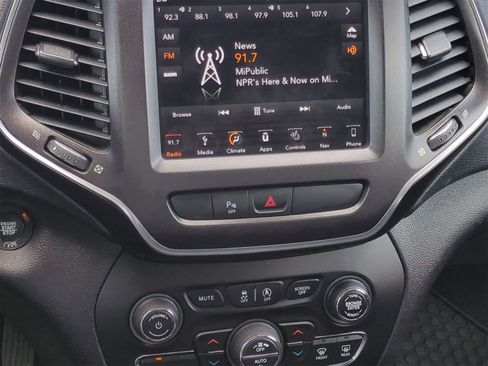 Used 2019 Jeep Cherokee Trailhawk w/ Cold Weather Group image 27