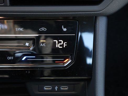 Used 2025 Volkswagen Jetta SE image 27