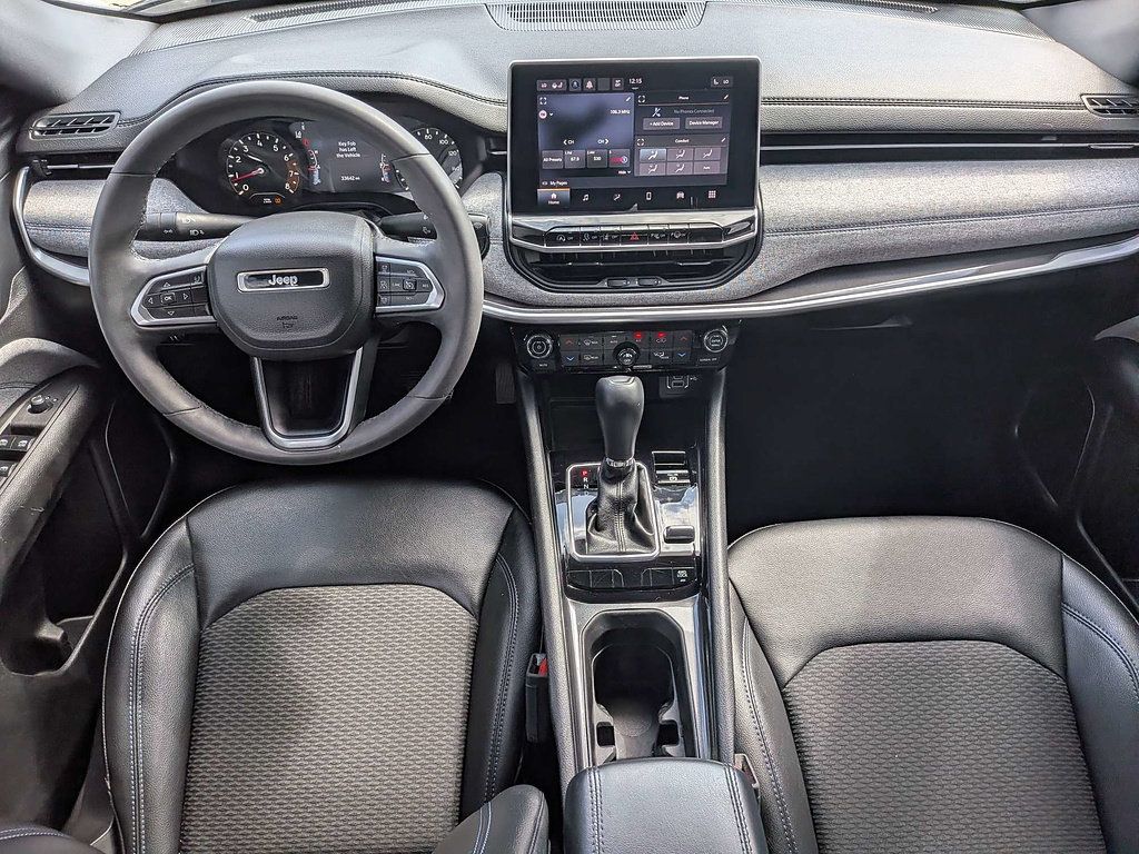 Used 2023 Jeep Compass Latitude w/ Convenience Group AWD/4WD image 17