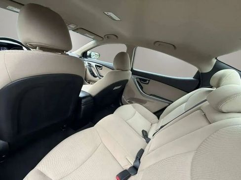 Used 2014 Hyundai Elantra SE w/ Option Group 02 FWD image 18