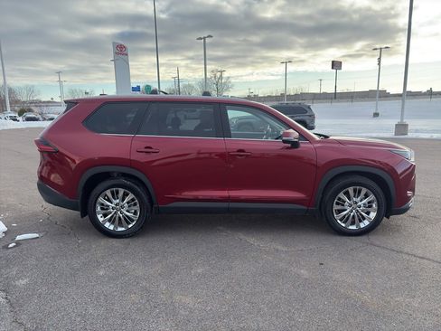 Used 2025 Toyota Grand Highlander Platinum image 7