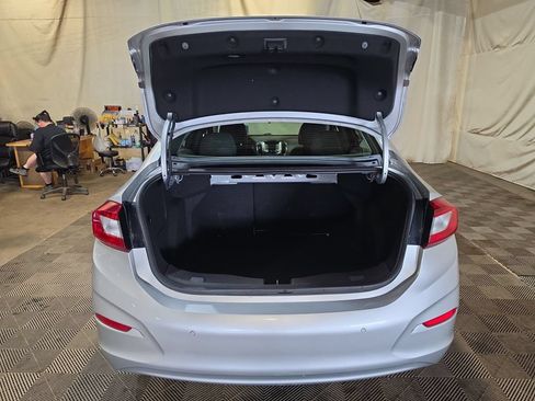 Used 2018 Chevrolet Cruze LT w/ Convenience Package FWD image 19