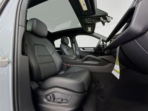 New 2026 Porsche Cayenne Coupe image 30