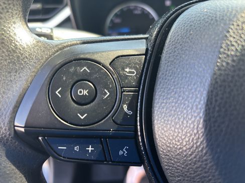 Used 2021 Toyota RAV4 LE image 9