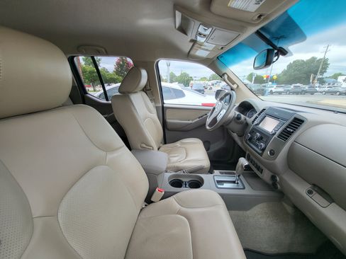 Used 2013 Nissan Frontier SL RWD image 8
