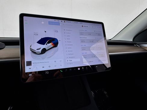 Used 2025 Tesla Model Y Long Range image 16