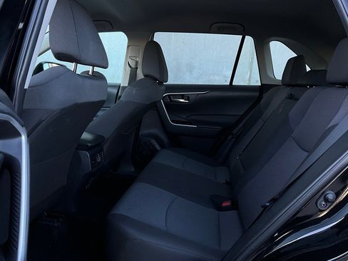 Used 2025 Toyota RAV4 XLE image 12