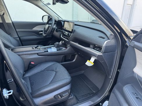 New 2026 Toyota Grand Highlander Platinum image 13