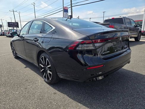 Used 2024 Honda Accord Touring image 7