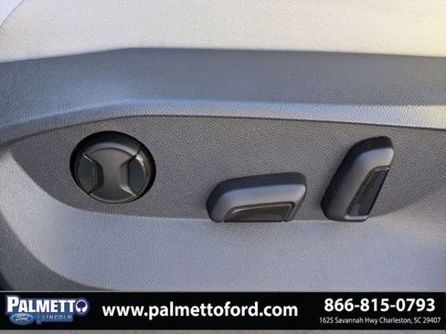 Used 2022 Volkswagen Tiguan SE w/ Panoramic Sunroof Package image 18