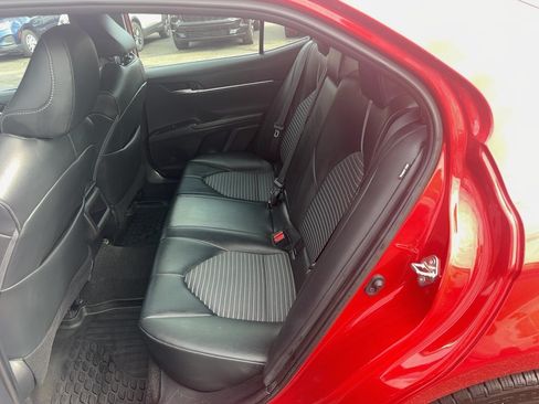Used 2019 Toyota Camry SE FWD image 9