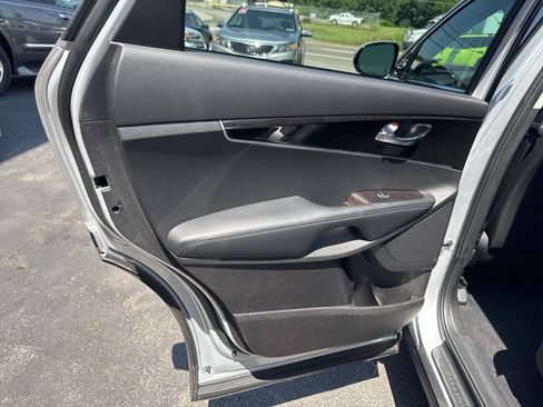 Used 2018 Kia Sorento AWD image 17