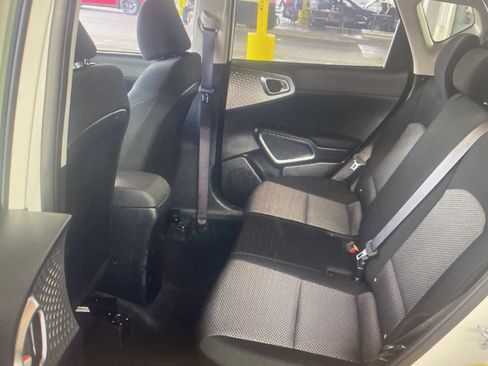 Used 2025 Kia Soul LX image 12