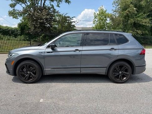 Used 2023 Volkswagen Tiguan SE R-Line AWD/4WD image 4