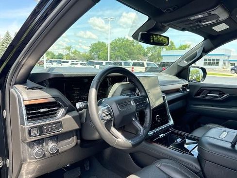 Certified 2025 GMC Yukon Denali AWD/4WD image 10