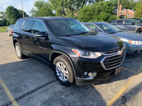Used 2020 Chevrolet Traverse LT w/ Driver Confidence II Package AWD/4WD image 3