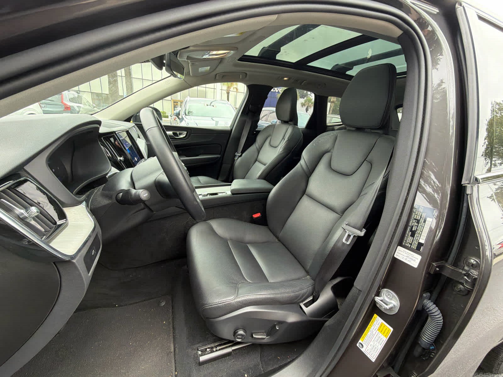 Certified 2025 Volvo XC60 B5 Plus AWD/4WD image 26