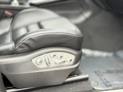 Used 2018 Porsche Macan Turbo image 32