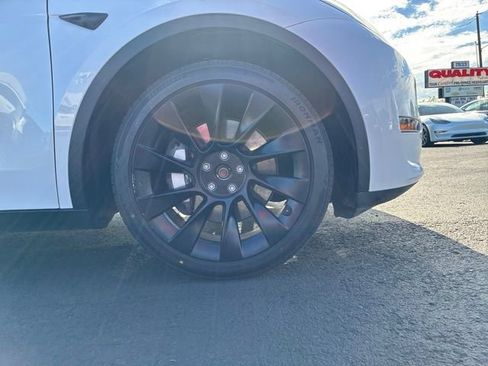 Used 2023 Tesla Model Y AWD image 9