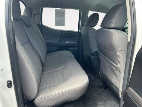 Used 2022 Toyota Tacoma SR5 RWD image 23