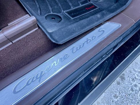 Used 2021 Porsche Cayenne Turbo S image 33