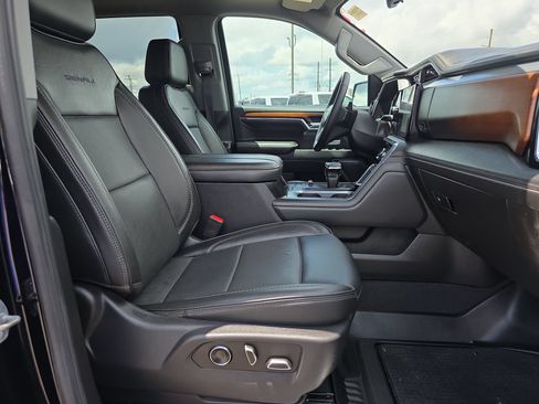 Used 2024 GMC Sierra 1500 Denali w/ Denali Reserve Package AWD/4WD image 16