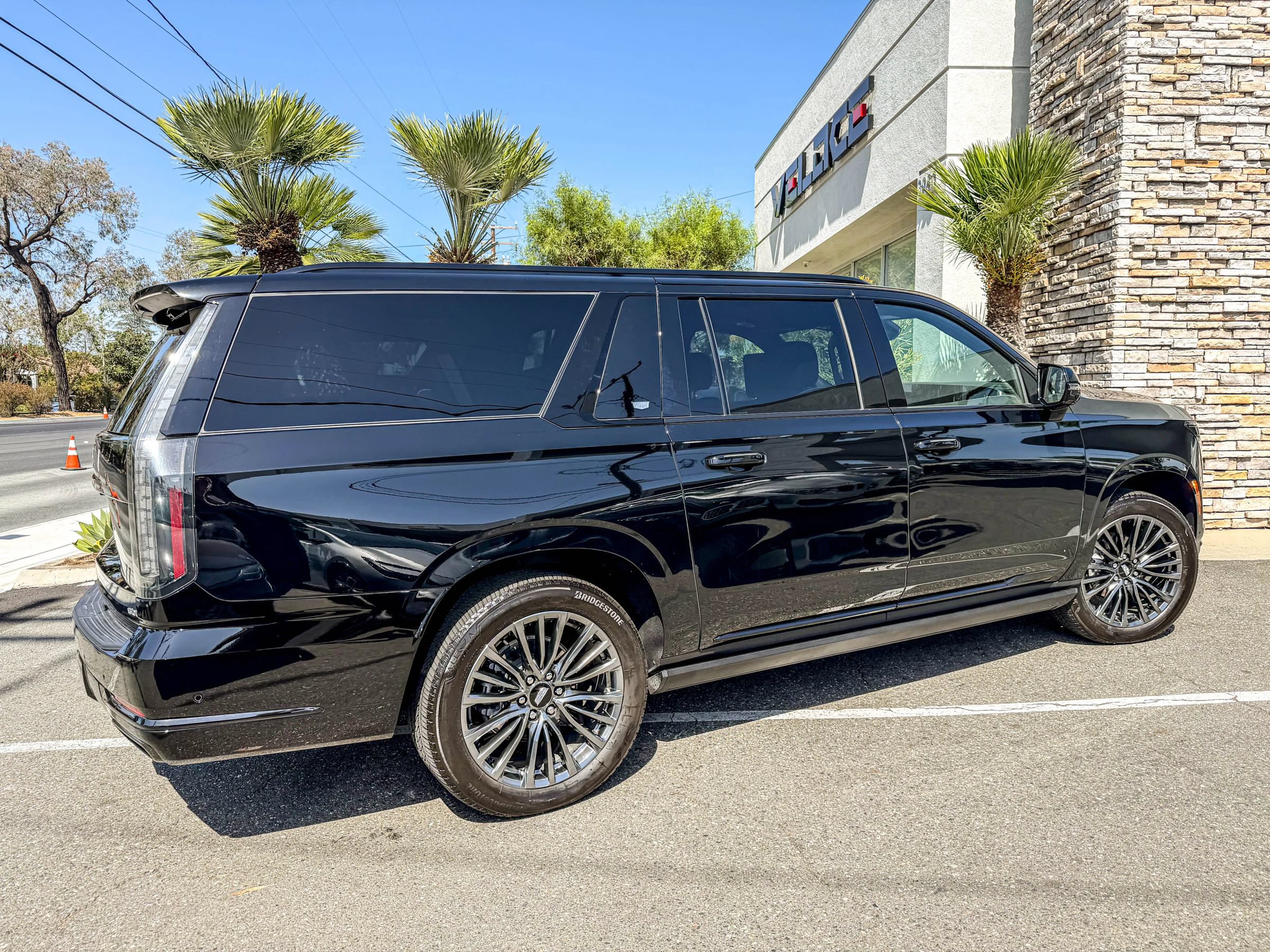 Used 2025 Cadillac Escalade ESV Sport Platinum AWD/4WD image 7