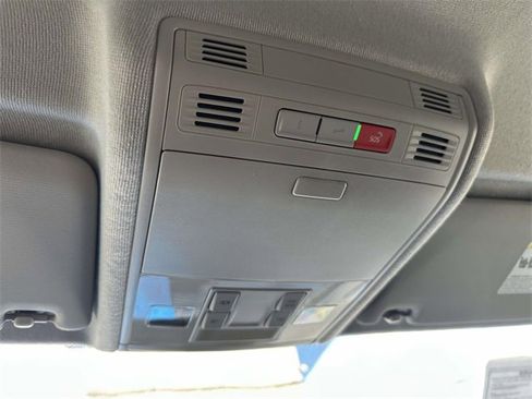 Used 2022 Volkswagen Tiguan S image 29