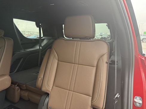 New 2025 Chevrolet Tahoe High Country w/ Sun And Tow Package image 30