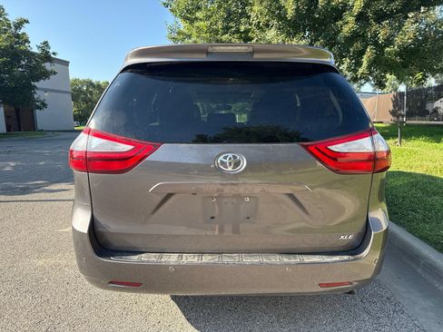 Used 2015 Toyota Sienna XLE w/ XLE Navigation Package FWD image 6