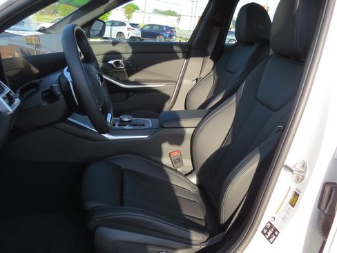 New 2025 BMW 330i xDrive Sedan w/ Convenience Package image 10