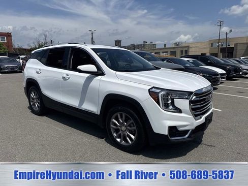 Used 2024 GMC Terrain SLT AWD/4WD image 2