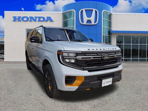 Used 2025 Ford Expedition Tremor AWD/4WD image 14